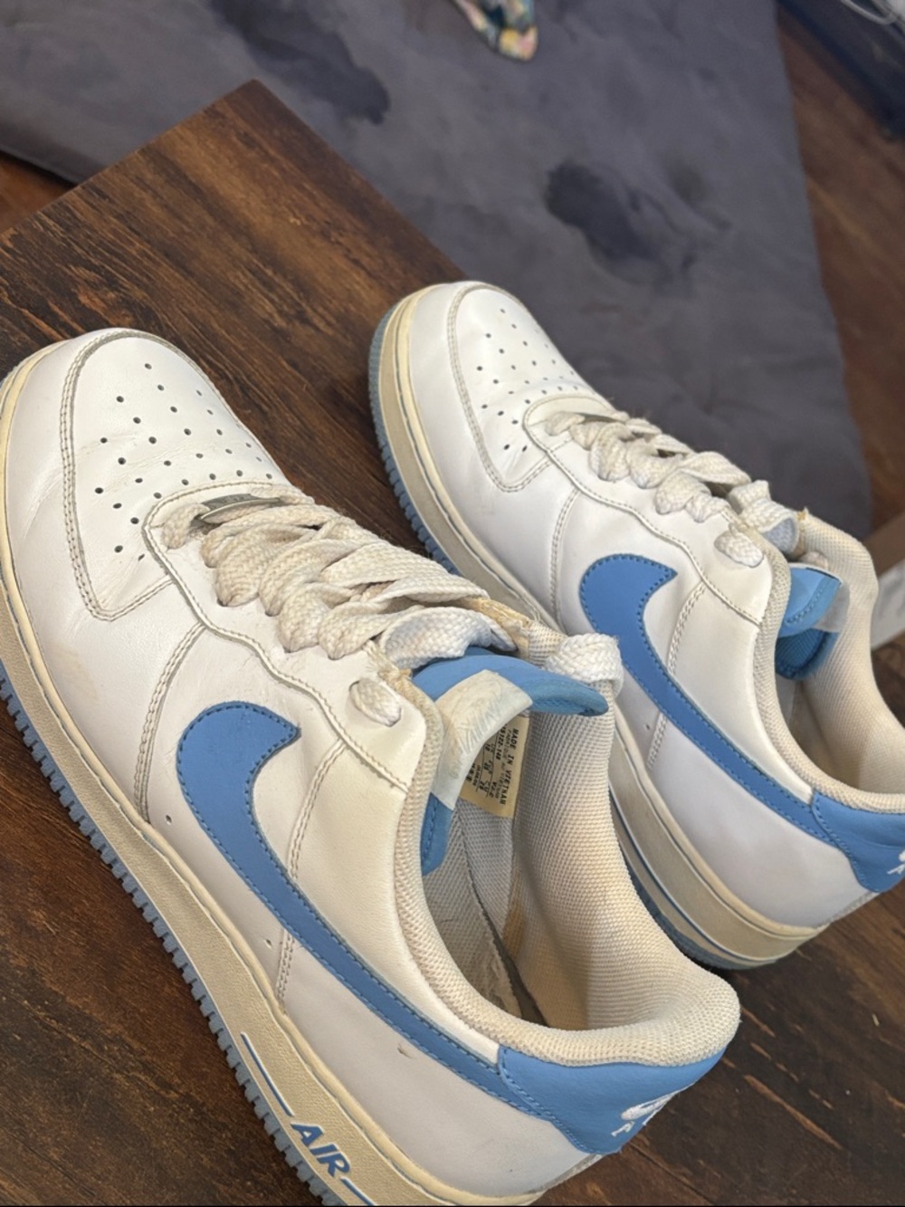 Nike Men’s White and Light Blue Air Force 1 Low Sneakersi - Picture 3 of 6
